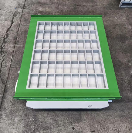 Concrete landscape forming mould